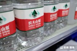 農夫山の株価は年間で40％急落し、時価は約2,660億ドル蒸発しました。
