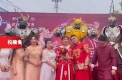 姉は2.8メートルのスズメバチの護衛を着て弟と結婚しました、弟の心と義理の兄弟は理解できますか？