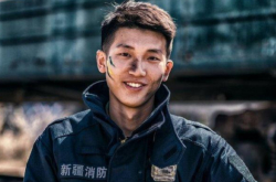 ブラザー消防士は愛の火がどのように消えるかに反応します、消防士と恋に落ちるのはどうですか