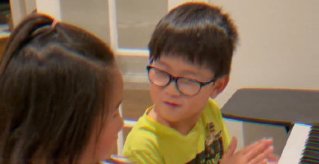 何洁晒照为儿子庆生 前夫赫子铭线上送祝福显落寞