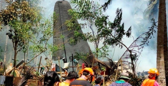 菲律宾军方：坠毁军机上的96人全部被找到，47死49伤