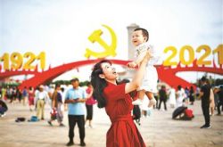 天安門広場のお祝いの一部は15日まで保存されます
