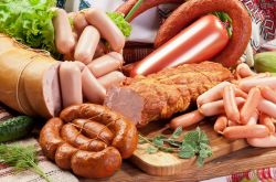 豚肉の値下げベンダーは1日に2,000本以上のソーセージを満たします（ビジネスは活況を呈しています）