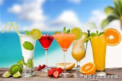 暑い日に冷たい飲み物を食べ、「脳の凍結」に注意しますか？健康のために夏に冷たい飲み物を食べる方法は？
