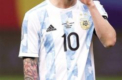 الأرجنتين تدخل نصف نهائي كأس أمريكا ، ميسي على بعد هدف واحد فقط من سجل بيليه