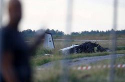 致命的な着陸：スウェーデンの飛行機で8人の落下傘兵が墜落し、搭乗していた9人全員が死亡した