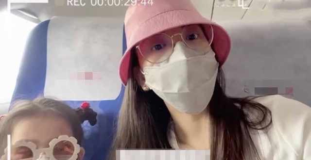 郭富城让妻女坐经济舱？被网友吐槽太抠门 方媛一个表情回应争议