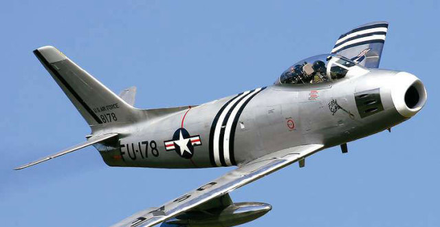 1953年放牛娃出身的志愿军飞行员韩德彩英勇击落美空军f-86战斗机