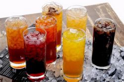 8本の飲み物を続けて満たしてください！最終的にICUに送られた270ジン陝西の男はどうなりましたか？