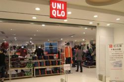 سيتم إغلاق أول متجر رئيسي عالمي لليابان. لماذا لا تستطيع Uniqlo الاحتفاظ بمعسكرها الأساسي؟