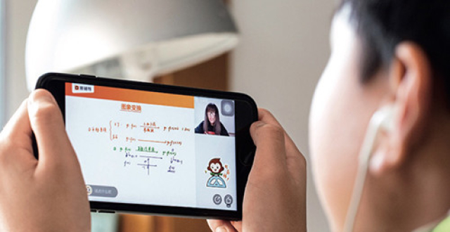 不报辅导班不配做父母？当教育变成生意，资本如何制造和收割焦虑？