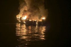 تم افتراض مقتل 34 شخصًا في حادث حريق على متن قارب غوص في كاليفورنيا ، وتوقف البحث والإنقاذ