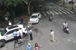 上海の女の子が車の中で立ち往生し、助けを拒否しました！不注意な親を目覚めさせるには、何人の子供たちの命が必要です