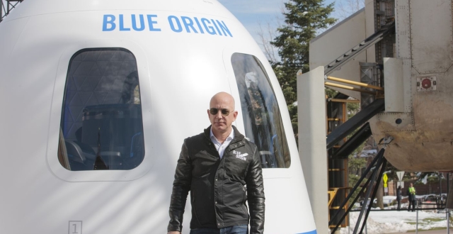 与世界首富同行，飞到10万米高空，会是什么感觉？