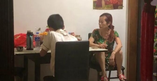 保姆“奶奶”与孤儿“崽崽”的十三年