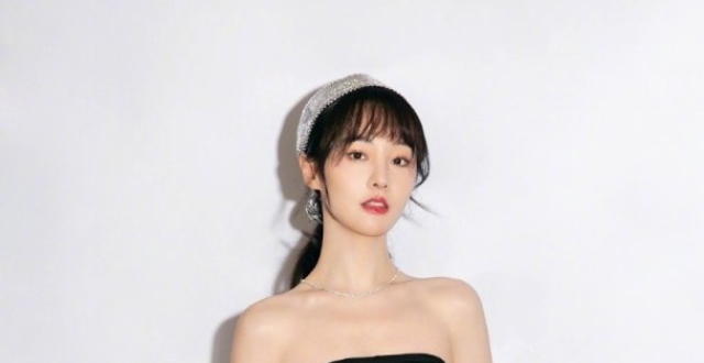 郑爽连发多条微博求复出 公开在美报警详情