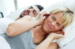 若い男が彼の睡眠中に突然死にました、彼は30歳未満でした！横になって寝ることの致命的な危険は何ですか？
