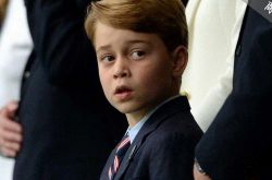 ジョージ王子は8歳です！子供の頃から88枚のポロシャツを着ているのは「育ちが悪い」のですが、スーツのせいで「インターネット暴力」だったのでしょうか？