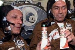 宇宙飛行士は宇宙で何を食べますか？食べ方は？