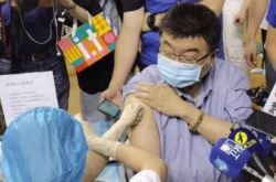 台湾学者邱毅：民进党垄断疫苗，“借疫谋财”