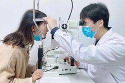 なぜ高近視は水晶体インプラント手術について懸念を持っているのですか？