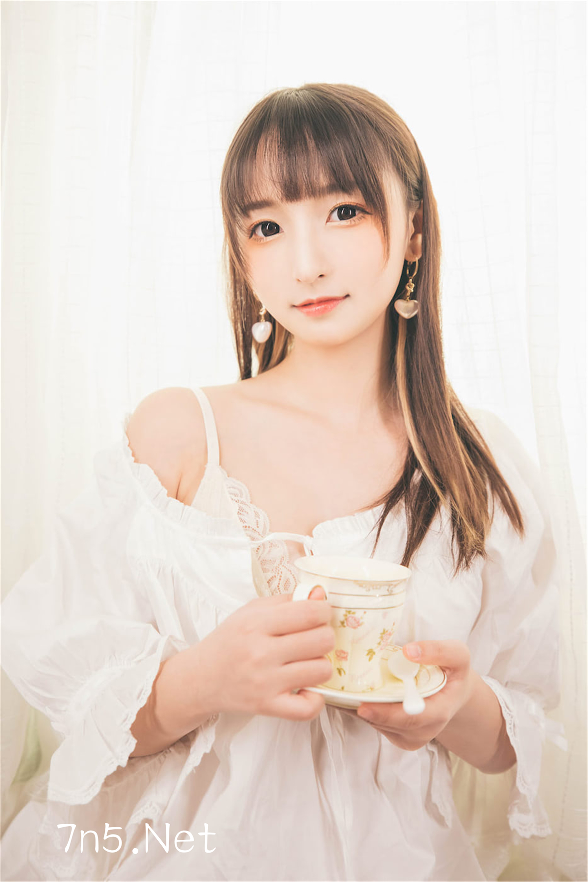 神楽坂真冬 《許しの日》苦行修女 [150P2V-1.06GB]