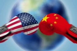 一哥之争！美国经济增长6.5%，中国的经济增长12.7%，中美GDP差距进一步缩小！