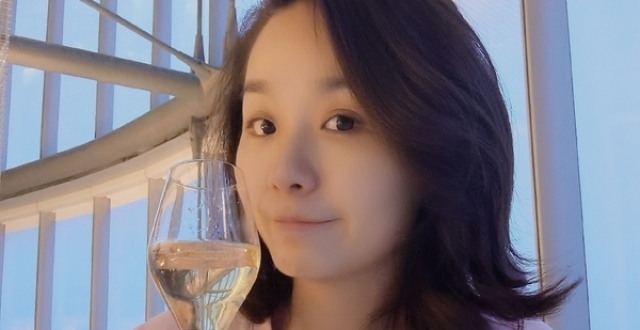 还记得《爱情公寓》里的Lisa榕吗？她嫁入豪门了？_腾讯新闻
