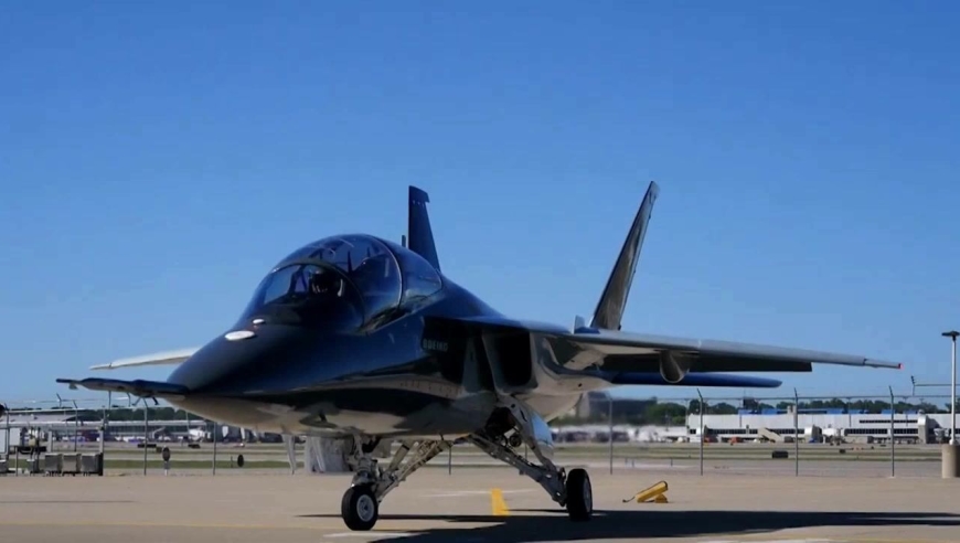 美国空军新型高级教练机t-7a"红鹰,座舱视野真不错!