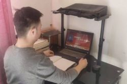 学部の先生は殉教者の陳紅軍を思い出します。軍隊と言えば、彼は非常に誇りに思っており、目を輝かせていますが、それがどれほど難しいかについてはほとんど言及していません。