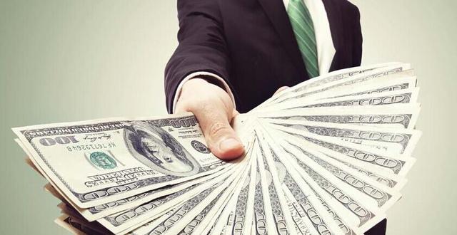 一个收入很低的人,能装大款到什么地步?