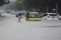 بعد هطول الأمطار الغزيرة في مدينة تشنغتشو ، ما هي المشاكل المتعلقة بمركبات الطاقة الجديدة "التي ظهرت على السطح"؟