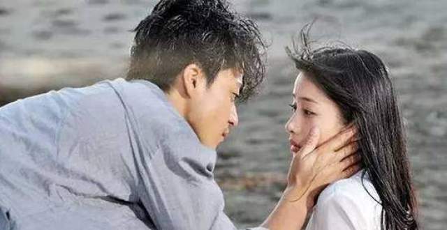 如果一个女生让男生摸脸,会怎么样?