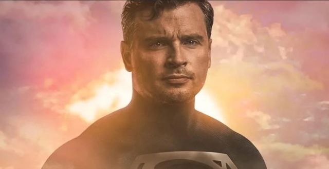 时隔多年中年汤姆·威灵再穿超人战衣