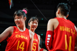 姚明がついに笑った！女子サッカーアウト+女子バレーボール連敗中国の女子バスケットボールチームは、メダルを獲得するために最初の3つの目標を達成しました。