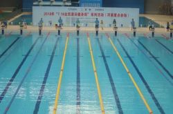 上周日郑州会游泳的市民齐聚省体游泳馆！这里出事了？