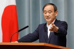 ついに、日本は恥知らずな顔を見せました！菅義偉が舞台に立ってスピーチをし、安倍晋三はじっと座っていられなかった。