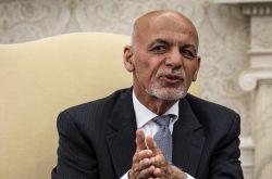 阿富汗总统露面 否认携巨款逃离