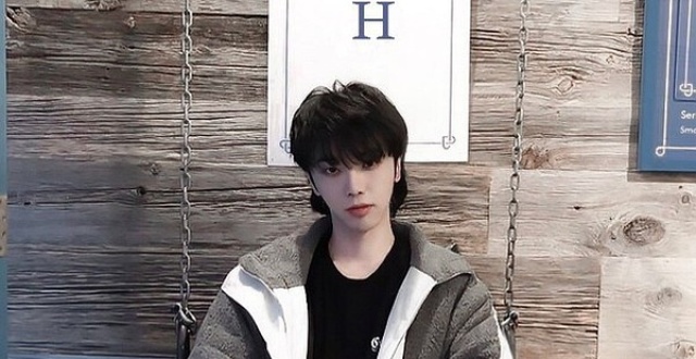 华晨宇解锁卷毛狼尾新发型,众人直呼:太惊艳了