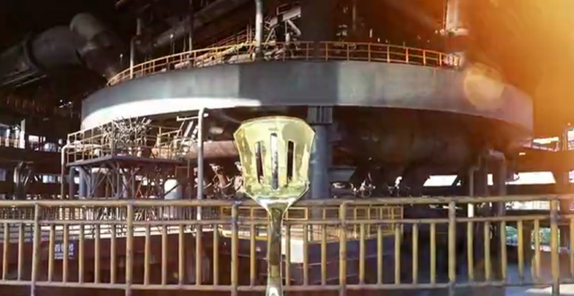 "史上最大金铲子"亮相,网友玩梗已经玩嗨了!