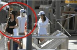 チャウ・シンチーは新しい恋愛の噂にすぐに反論し、妻と純粋な誇大宣伝に慣れていません。マスターシンとの頻繁な約束は拒否されます