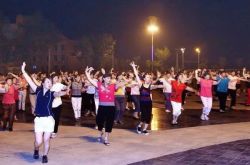 中偉市民は、スクエアダンスが人々を混乱させ、国が状況を是正するために立法するかもしれないと不平を言います、そして最高罰金は500元です！