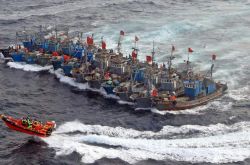 هناك مشهد نادر في جزر دياويو ، حيث أن قوارب الصيد الصينية "كثيفة الكثافة" ، ولا تستطيع اليابان تحملها بعد الآن.