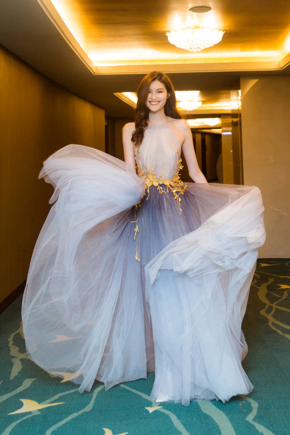 超模何穗好白好高好漂亮