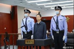 "الشبح الداخلي" دونغ هونغ اتهم بـ 460 مليون رشوة!