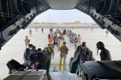 الموعد النهائي للإجلاء يقترب من بايدن: من المحتمل جدًا أن يتعرض مطار كابول لهجوم آخر
