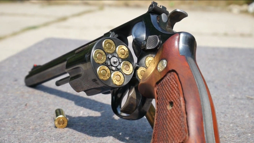 只为狩猎,不为防身,发射.44马格南弹,这支左轮手枪威力强悍