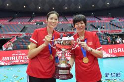 郎平は、中国の女子バレーボールチームのヘッドコーチとしての彼の出発を発表しました