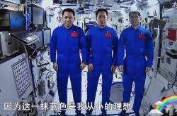 神XII宇宙飛行士は宇宙で最初のレッスンを教えます