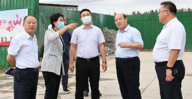 县长王欣调研检查县第一初级中学开学准备工作